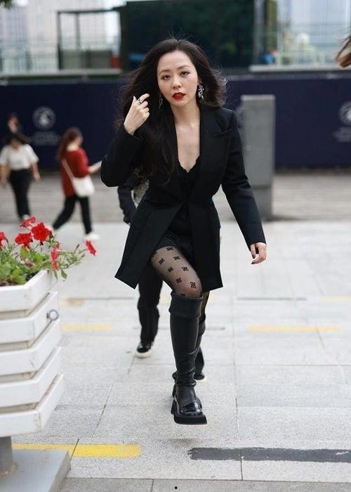 国产黑丝熟女,风情万种,魅力四溢